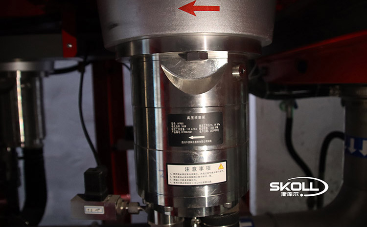 九柱塞立式泵.jpg 九柱塞立式泵.jpg